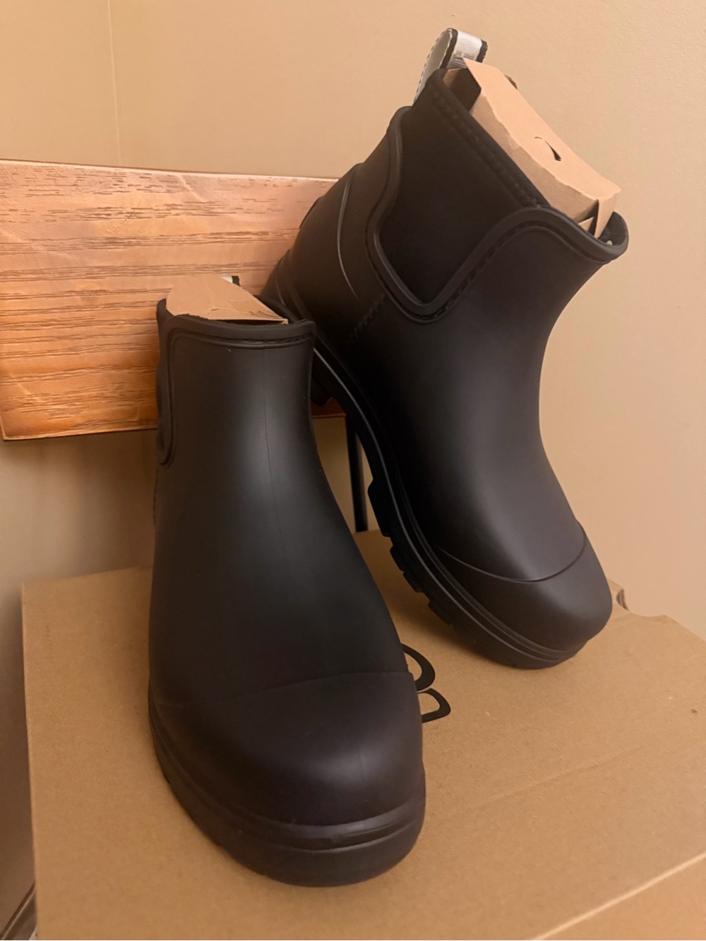 UGG Droplet Waterproof Rain Boots – Black – Women’s Size 8 – NEW - Picture 5 of 9
